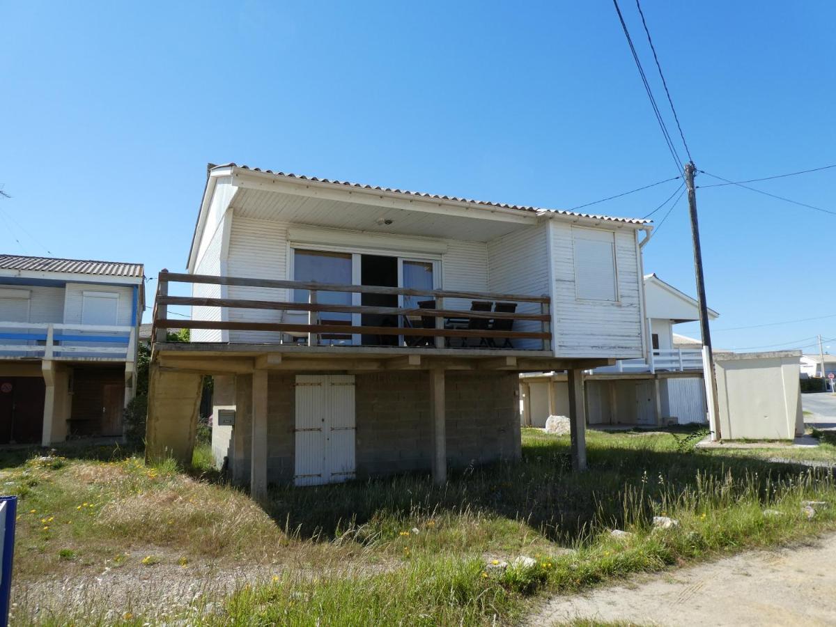 Un Chalet En Bois A La Plage Gruissan Exteriör bild